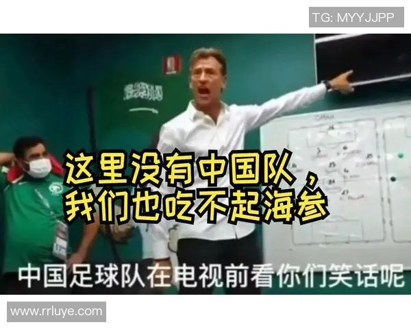 当足球球星开始讲笑话时连守门员都忍不住笑翻在球场上 当足球球星开始讲笑话时连守门员都忍不住笑翻在球场上