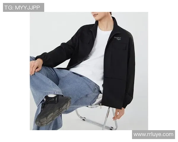 时尚运动风足球球星男士运动服外套 轻便舒适穿搭首选 时尚运动风足球球星男士运动服外套 轻便舒适穿搭首选