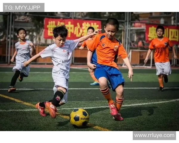 紫金港足球队的明星球员及其在赛场上的表现与贡献分析 紫金港足球队的明星球员及其在赛场上的表现与贡献分析