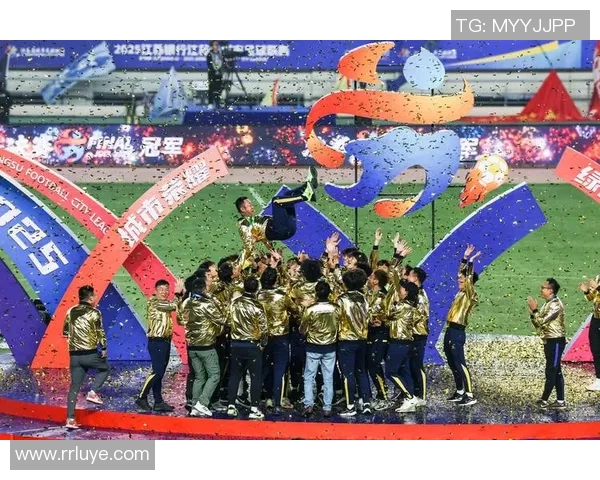 足球巨星云集榆林助力体育事业发展提升城市形象 足球巨星云集榆林助力体育事业发展提升城市形象