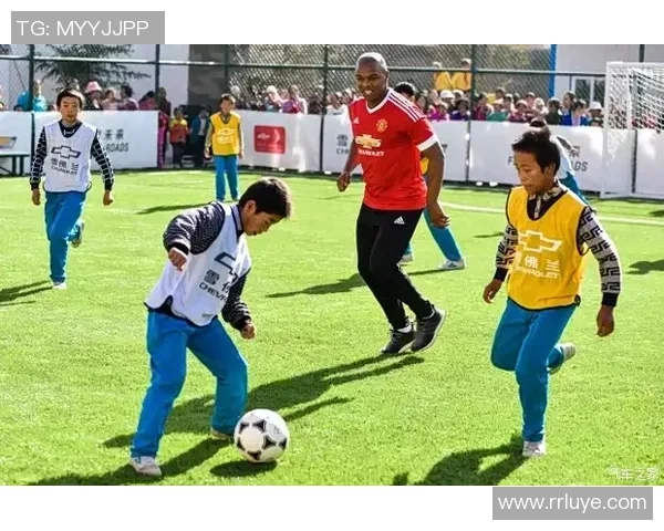 足球明星限量礼盒完美呈现球场魅力专属礼品让你与偶像更亲近