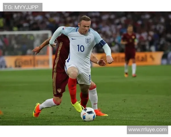 足球球星健身训练揭秘全面解析力量速度与体能提升秘诀