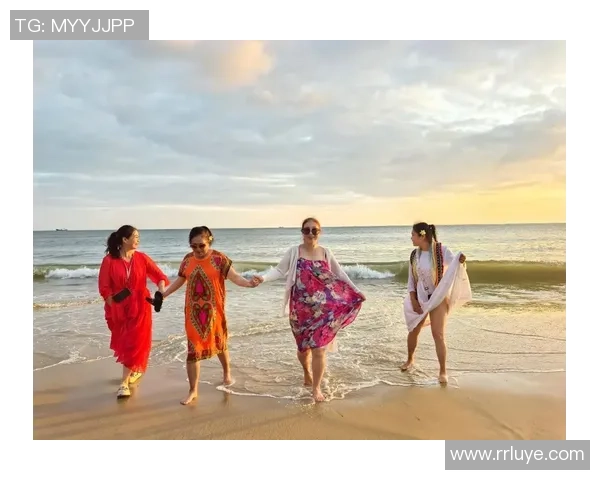 足球球星女友携手海边度假时光 穿梭在阳光沙滩与海浪之间