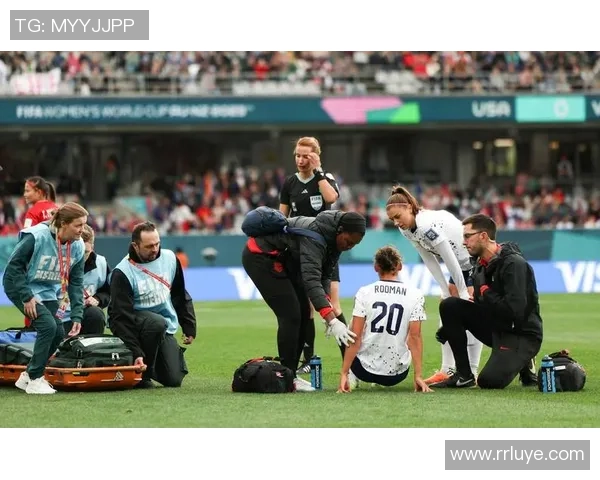 足球球星常见危险动作解析及其对比赛和球员安全的影响