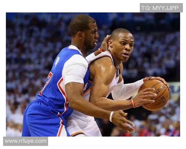 足球球星拐杖故事揭秘：传奇运动员如何挑战命运、超越伤痛重新站起