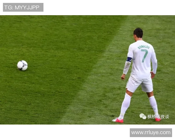 足球球星真实体格揭秘：从梅西到C罗，他们的身高体重差异解析